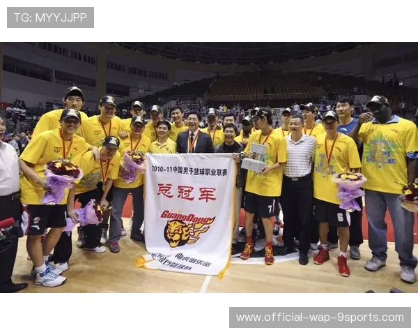 广东宏远稳步前行，争夺冠军！，广东宏远夺冠视频