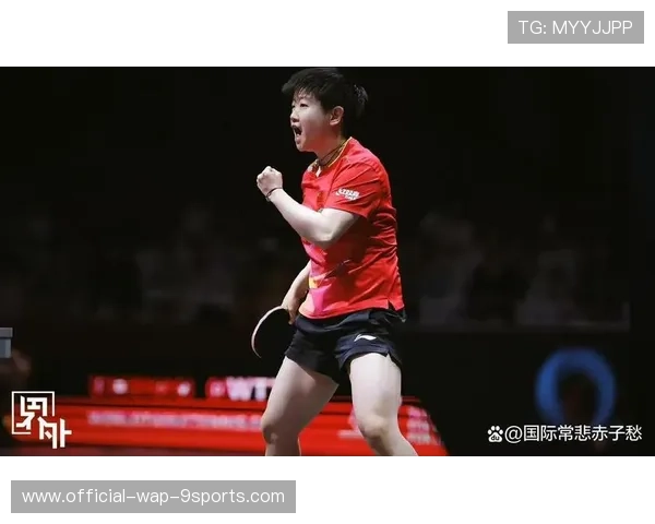 运动员“神奇救球”瞬间：赛场上的“英雄救美”